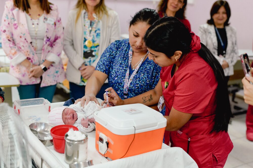 Autoridades de salud destacaron la importancia de protegerse en esta temporada, haciendo hincapié en la inoculación con este medicamento, especialmente para lactantes y niños menores de 6 meses.