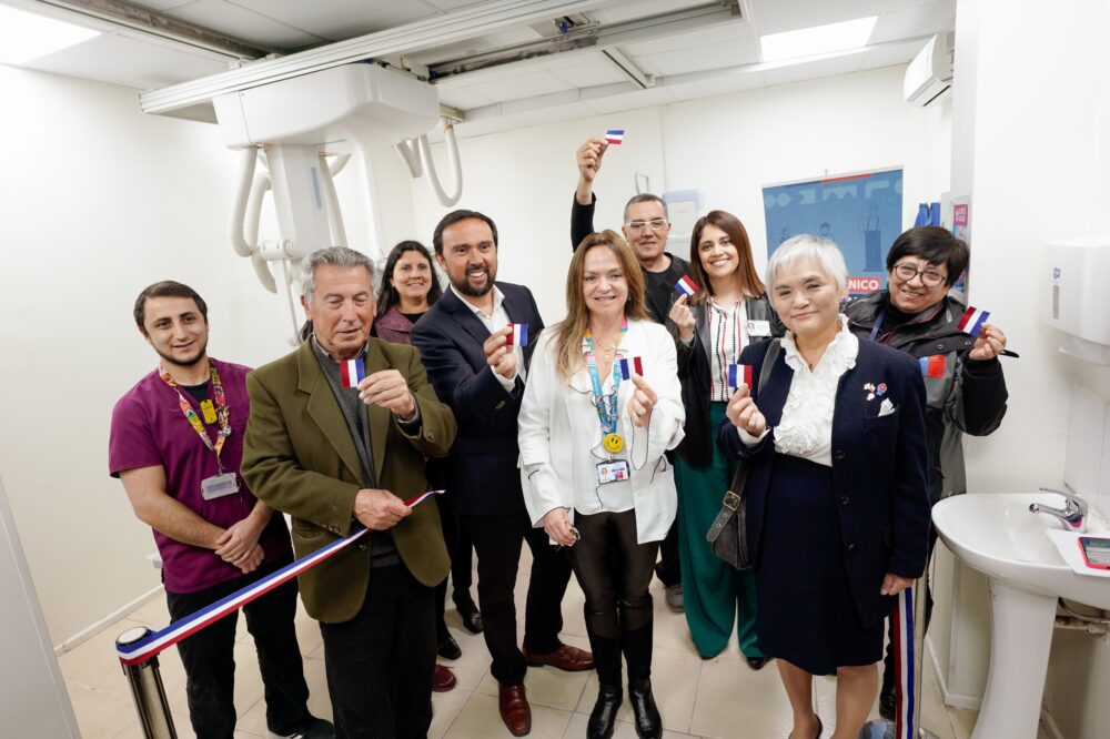 Embajadora de Japón inaugura equipo de rayos osteopulmonar en el Hospital de Chillán